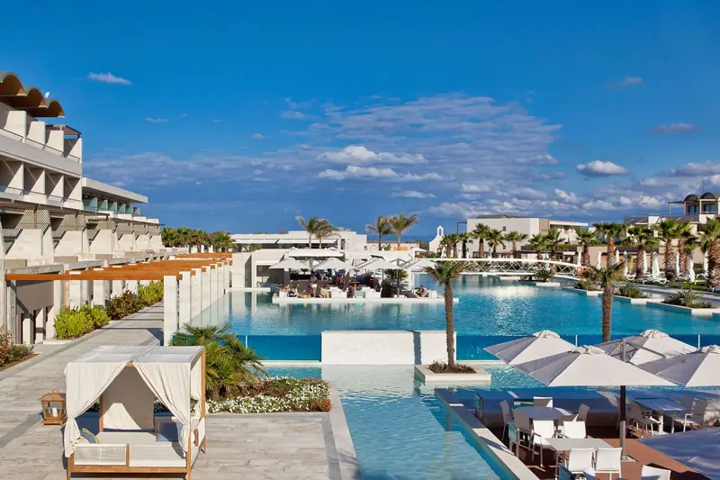 Avra Imperial: piscine e mare