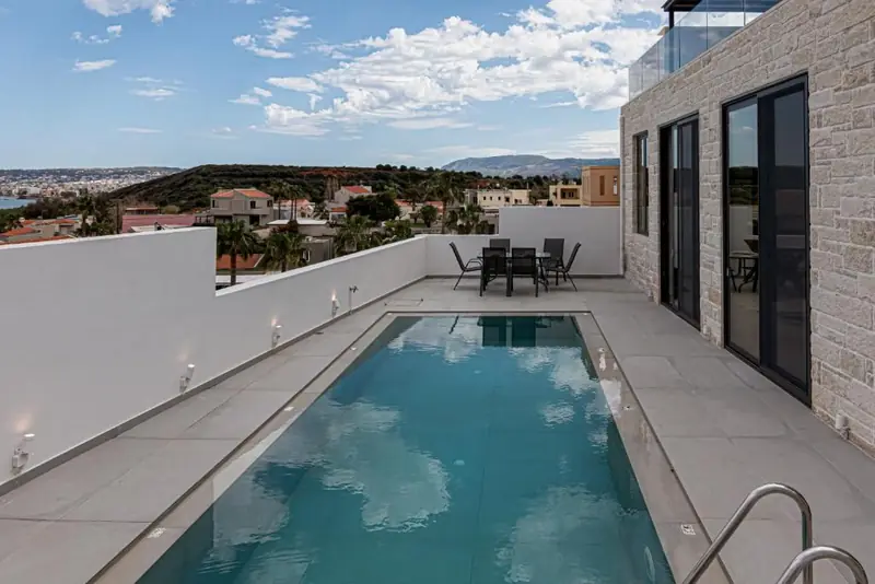 Perla Dream Villa: piscina e terrazza
