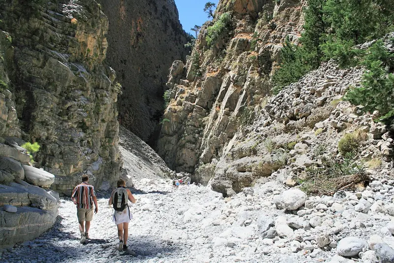 Escursionisti nella Gola di Samaria